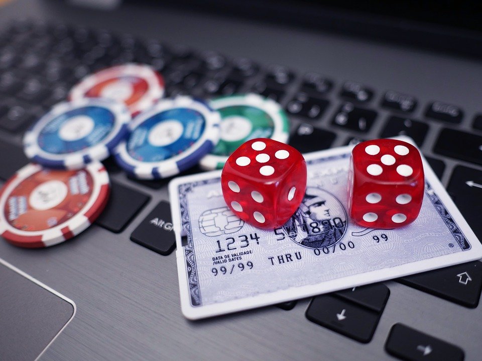 Hoe u pokerfiches verzamelt in casinostijl.